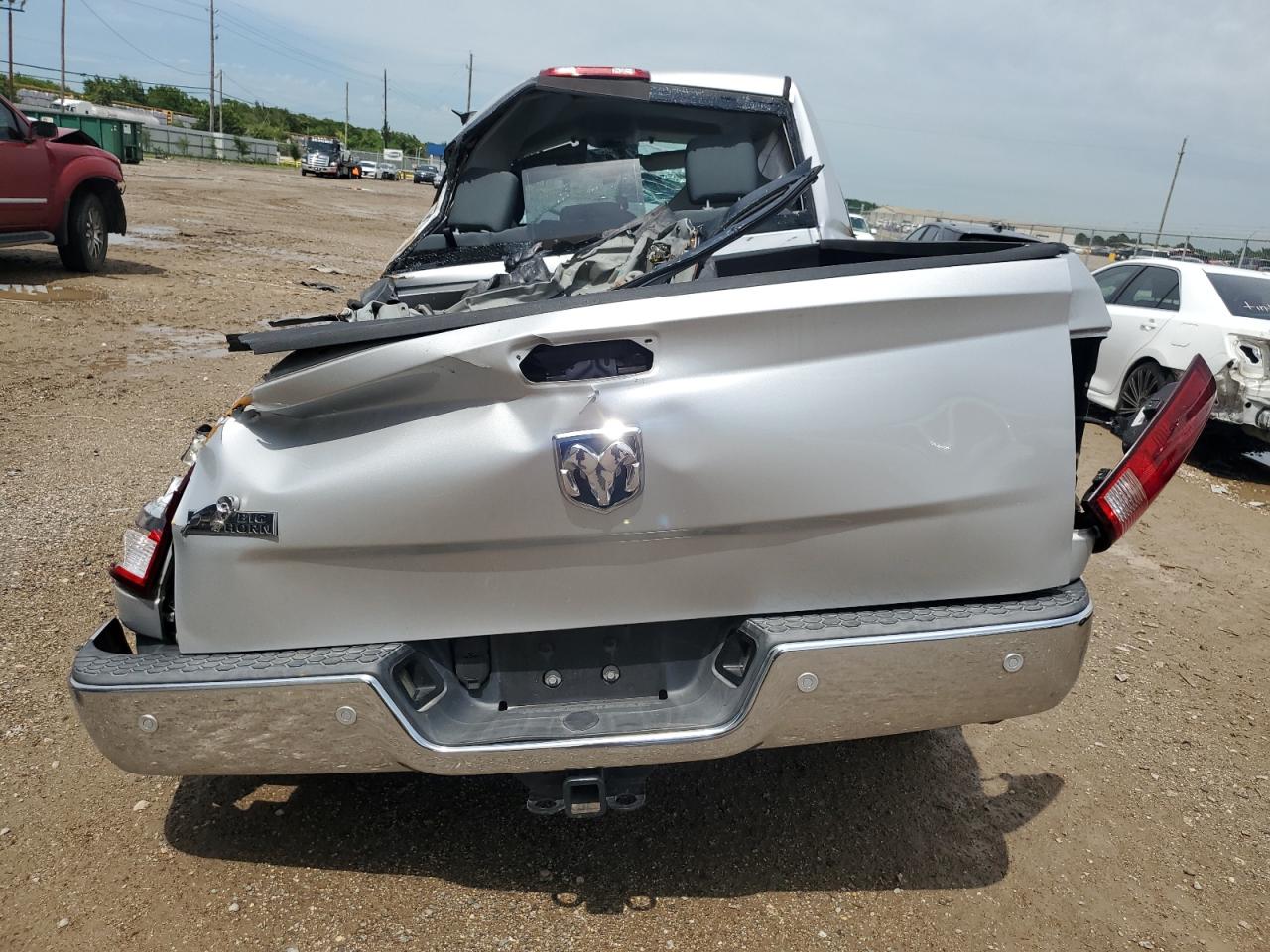 1C6RR6LTXFS692231 2015 Ram 1500 Slt