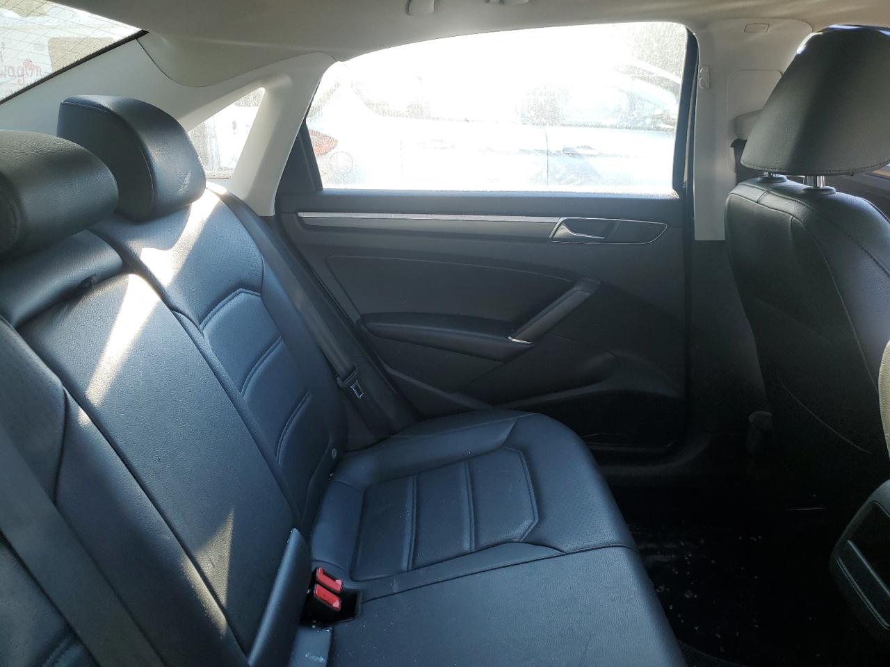 1VWAA7A36JC012136 2018 Volkswagen Passat S