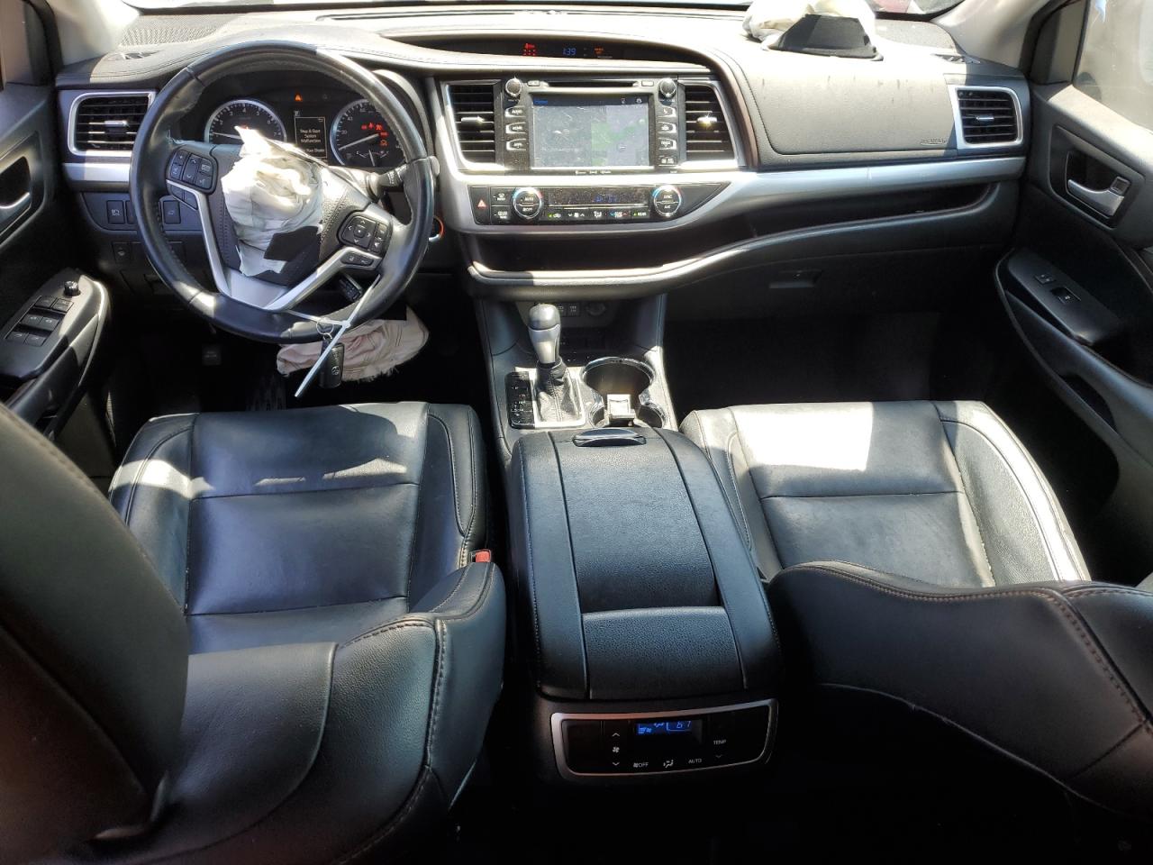 5TDKZRFH7JS241777 2018 Toyota Highlander Se