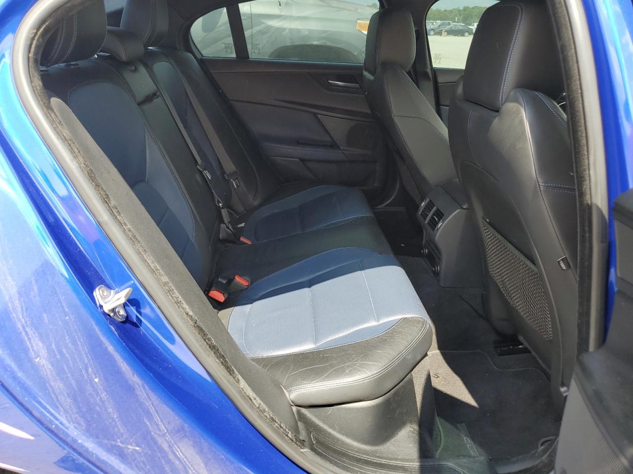 SAJAF4BV9HA960363 2017 Jaguar Xe R - Sport