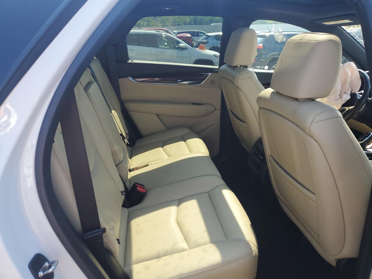 1GYKNDRS2JZ179168 2018 Cadillac Xt5 Luxury