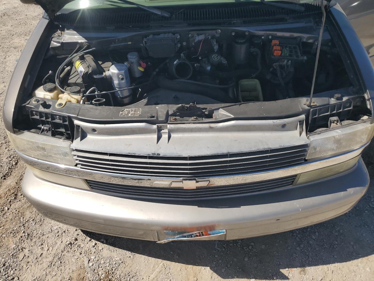 1GNDM19X82B108411 2002 Chevrolet Astro