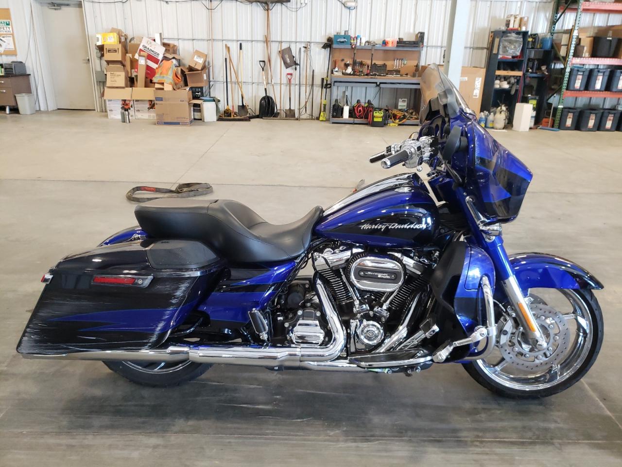 1HD1PXF10HB957154 HARLEY-DAVIDSON FLHXSE CVO 2017