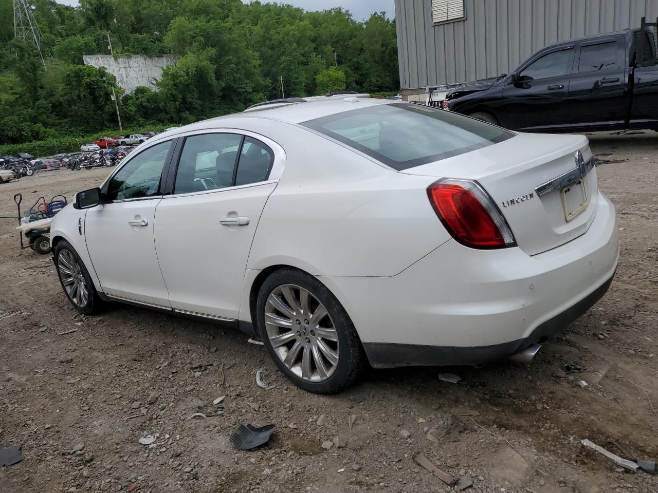 1LNHL9ER8BG615486 2011 Lincoln Mks