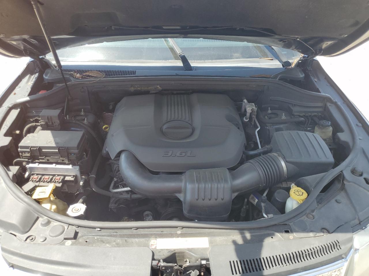 1J4RR4GG2BC504584 2011 Jeep Grand Cherokee Laredo