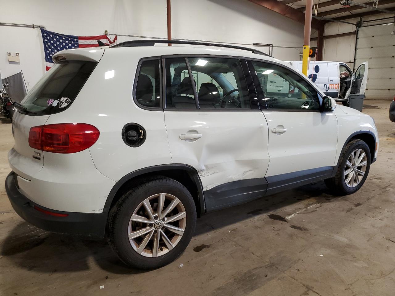 WVGBV7AX5JK005176 2018 Volkswagen Tiguan Limited