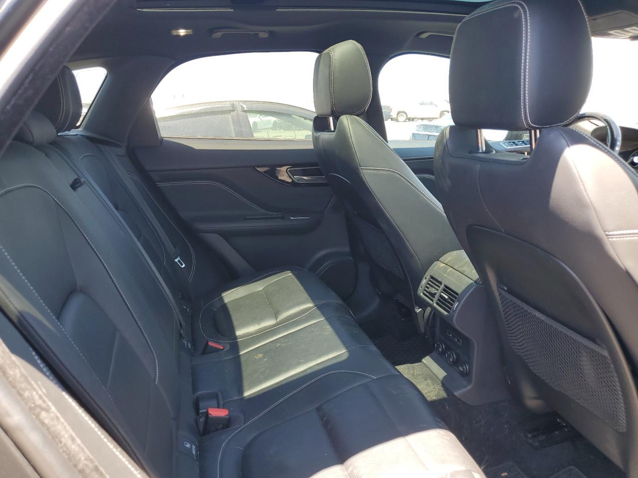 SADCL2FN6JA275522 2018 Jaguar F-Pace R - Sport