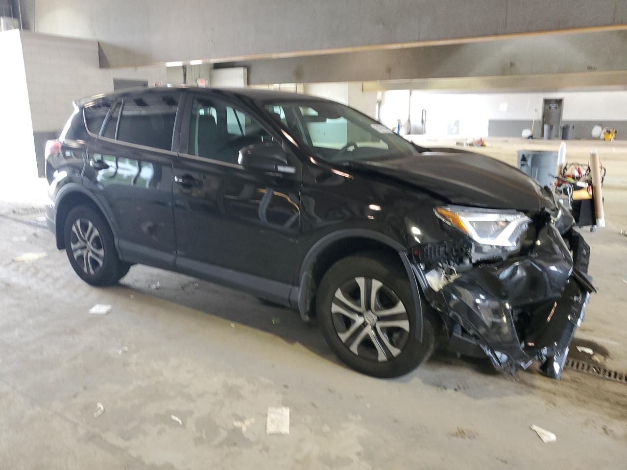 2018 Toyota Rav4 Le vin: 2T3BFREV5JW738356