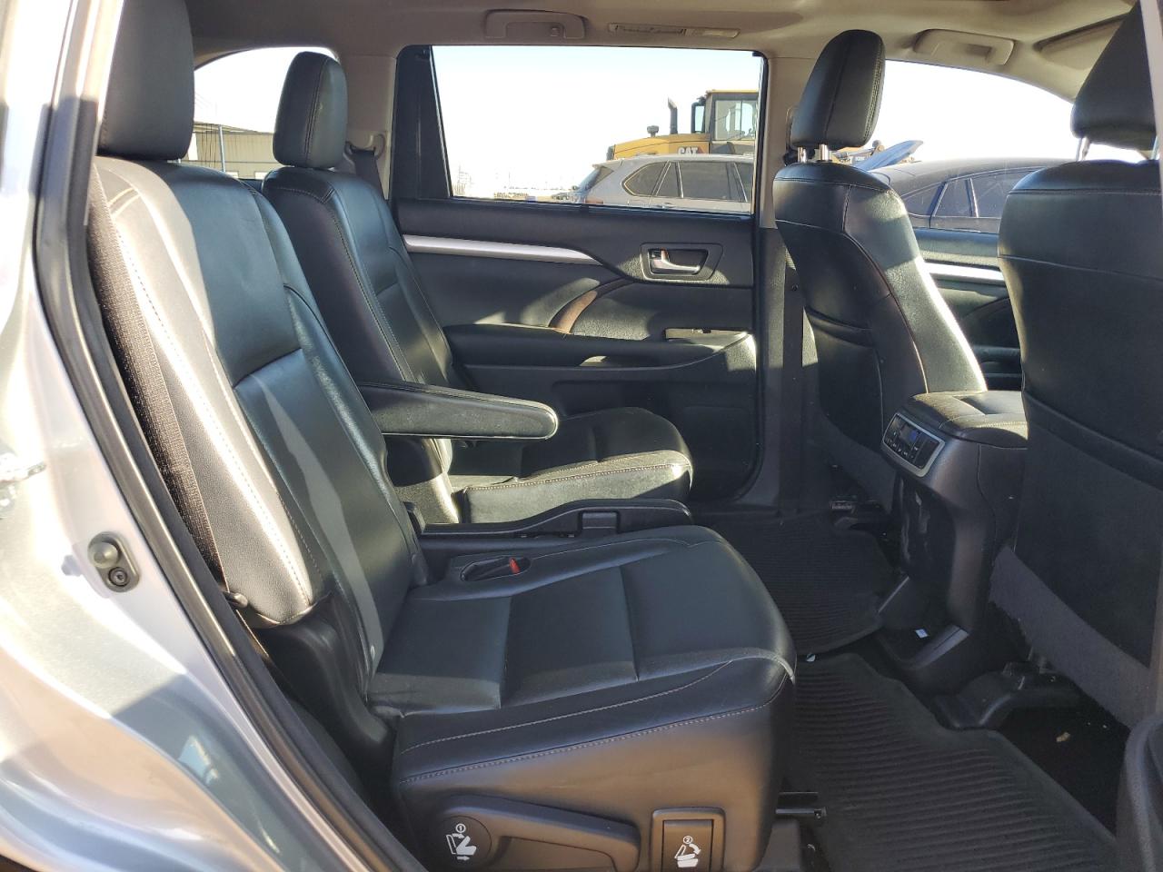 5TDJKRFH7FS159037 2015 Toyota Highlander Xle