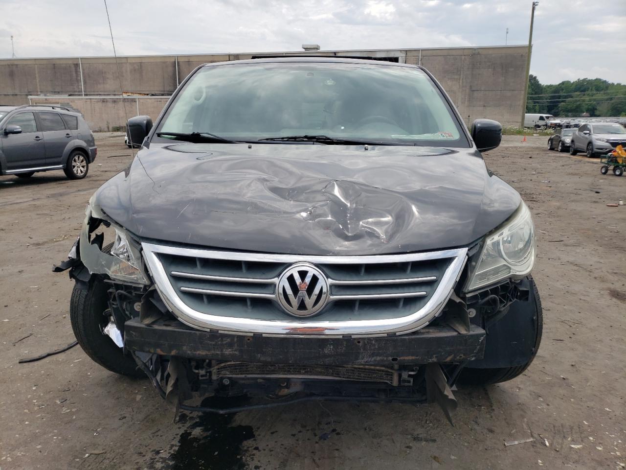 2V4RW3DG4BR717692 2011 Volkswagen Routan Se