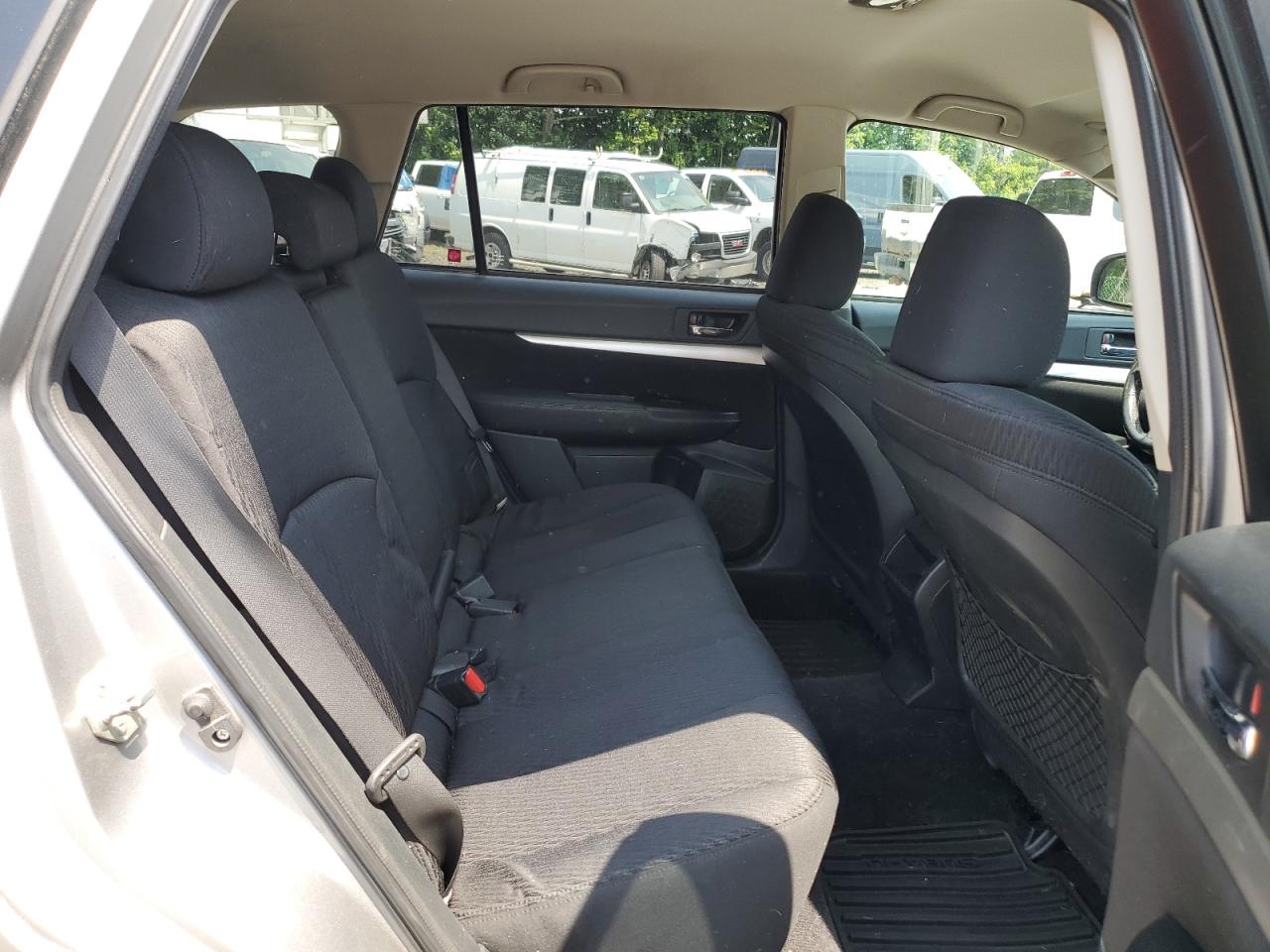 4S4BRCCC5B3336438 2011 Subaru Outback 2.5I Premium