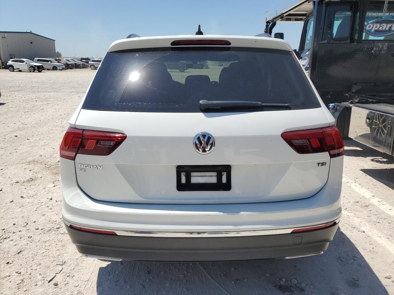 3VV3B7AX4JM188131 2018 Volkswagen Tiguan Se