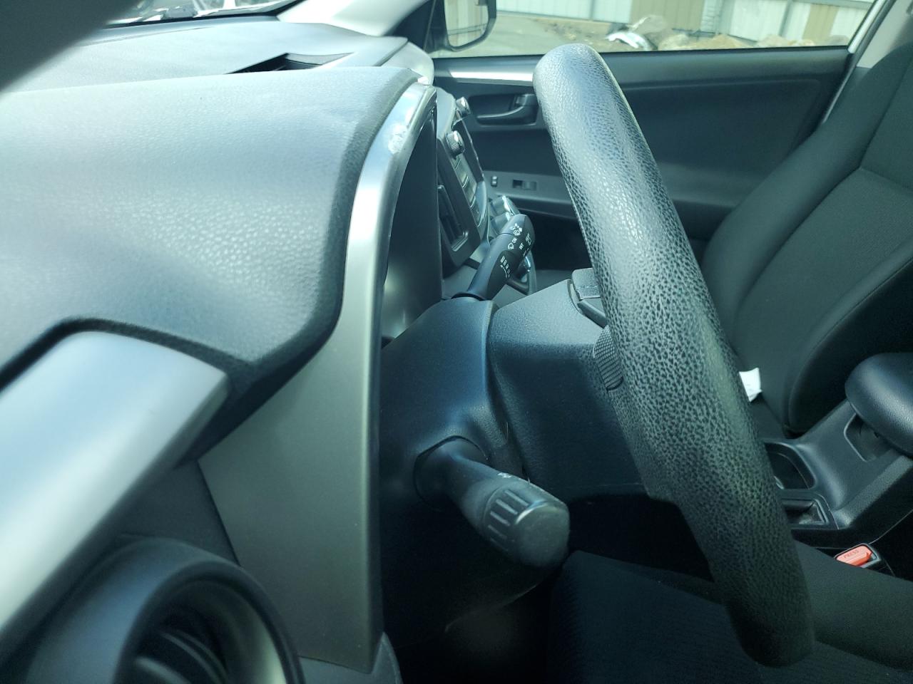 JTMBFREV2HJ136281 2017 Toyota Rav4 Le