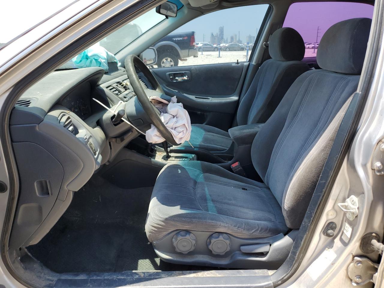 1HGCG564XYA038505 2000 Honda Accord Lx