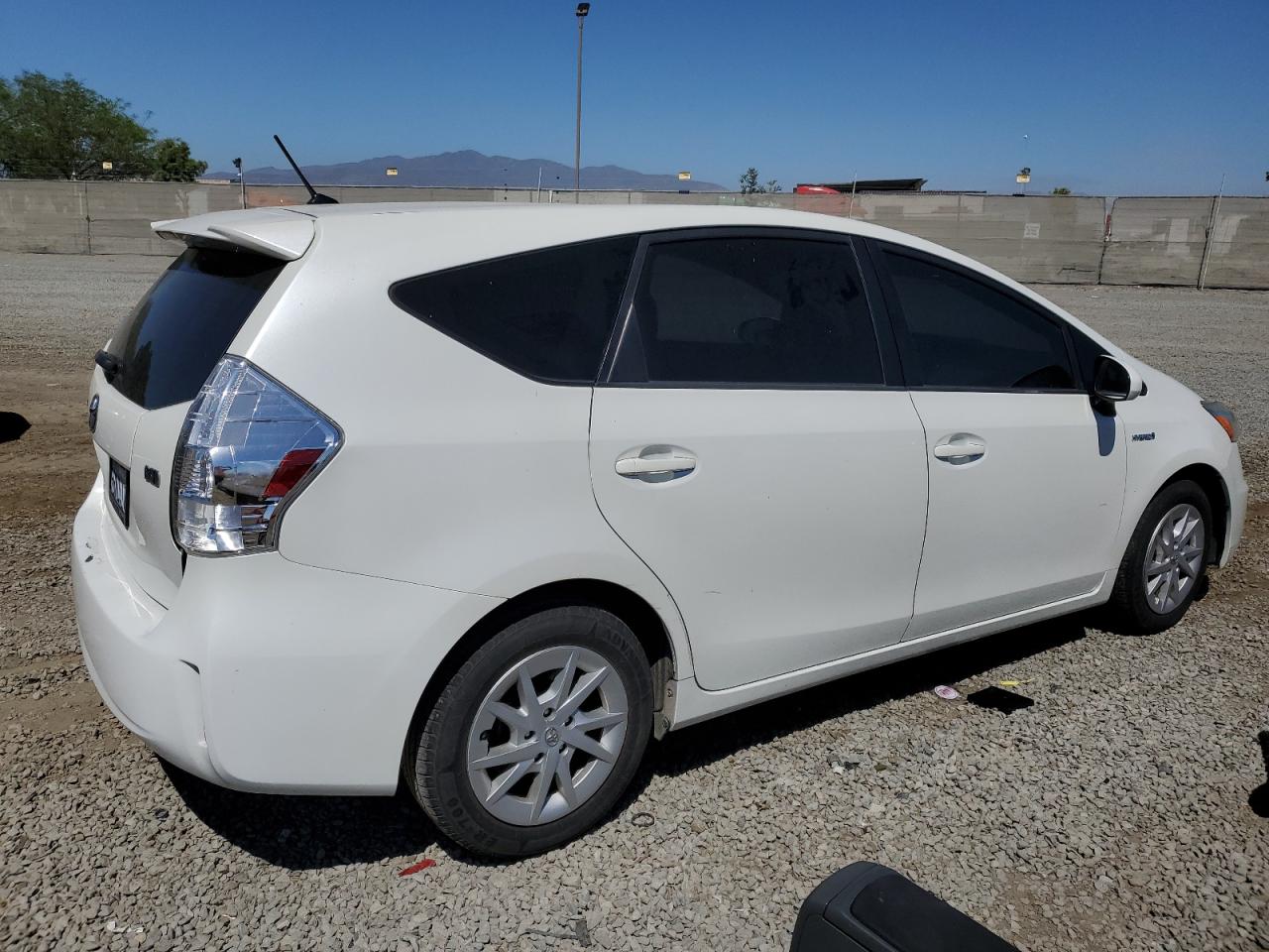 JTDZN3EU5EJ004312 2014 Toyota Prius V