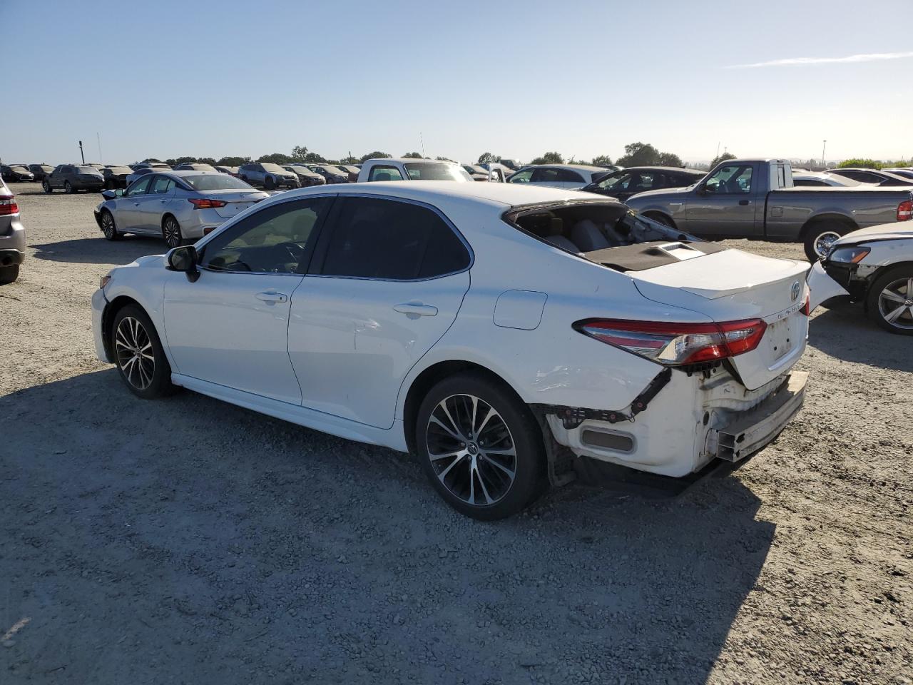 JTNB11HK5J3068193 2018 Toyota Camry L