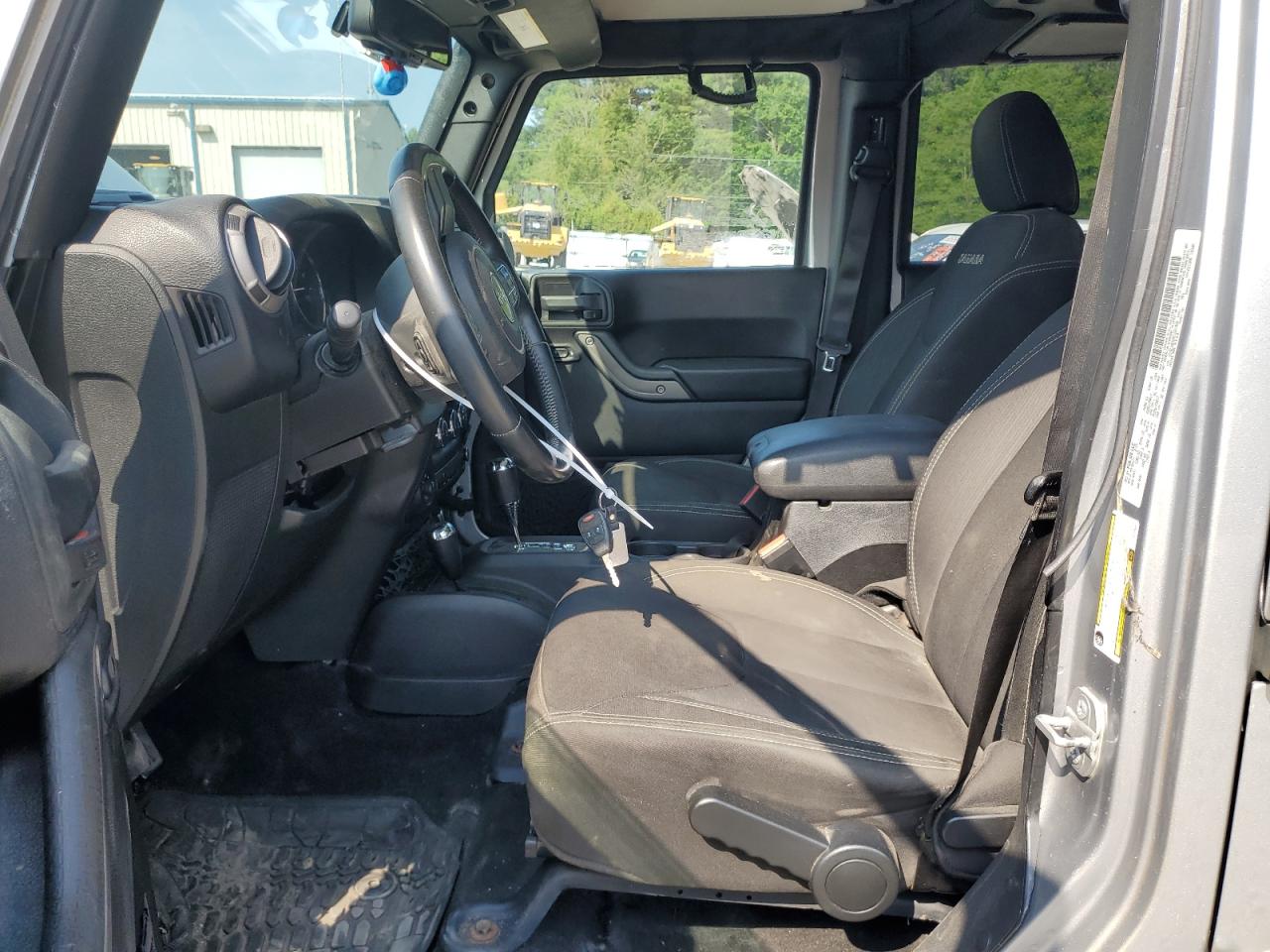 1C4BJWDGXFL631880 2015 Jeep Wrangler Unlimited Sport