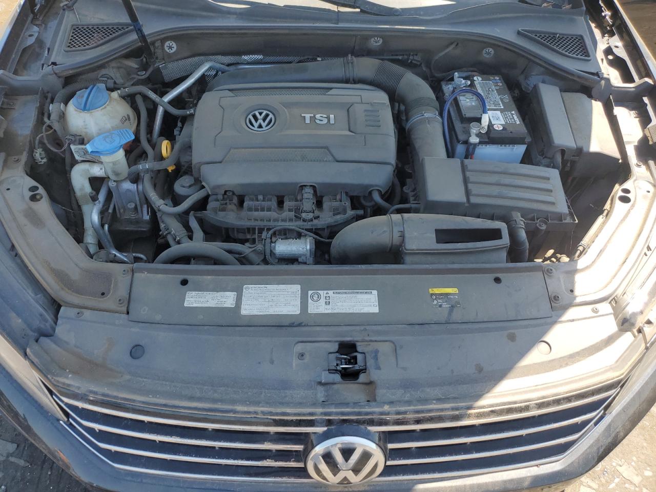 1VWAT7A38HC037673 2017 Volkswagen Passat S