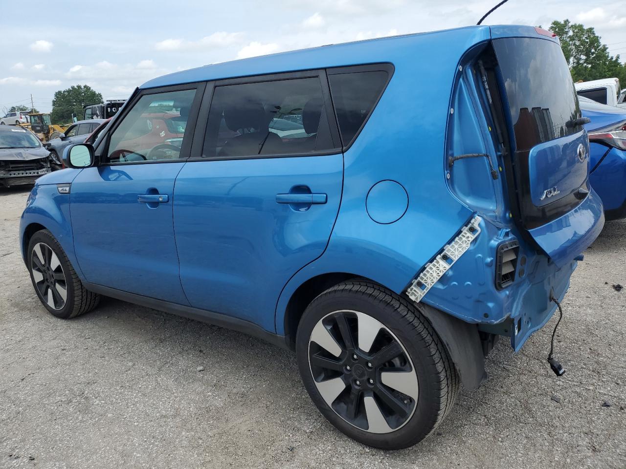 KNDJP3A53J7563337 2018 Kia Soul +