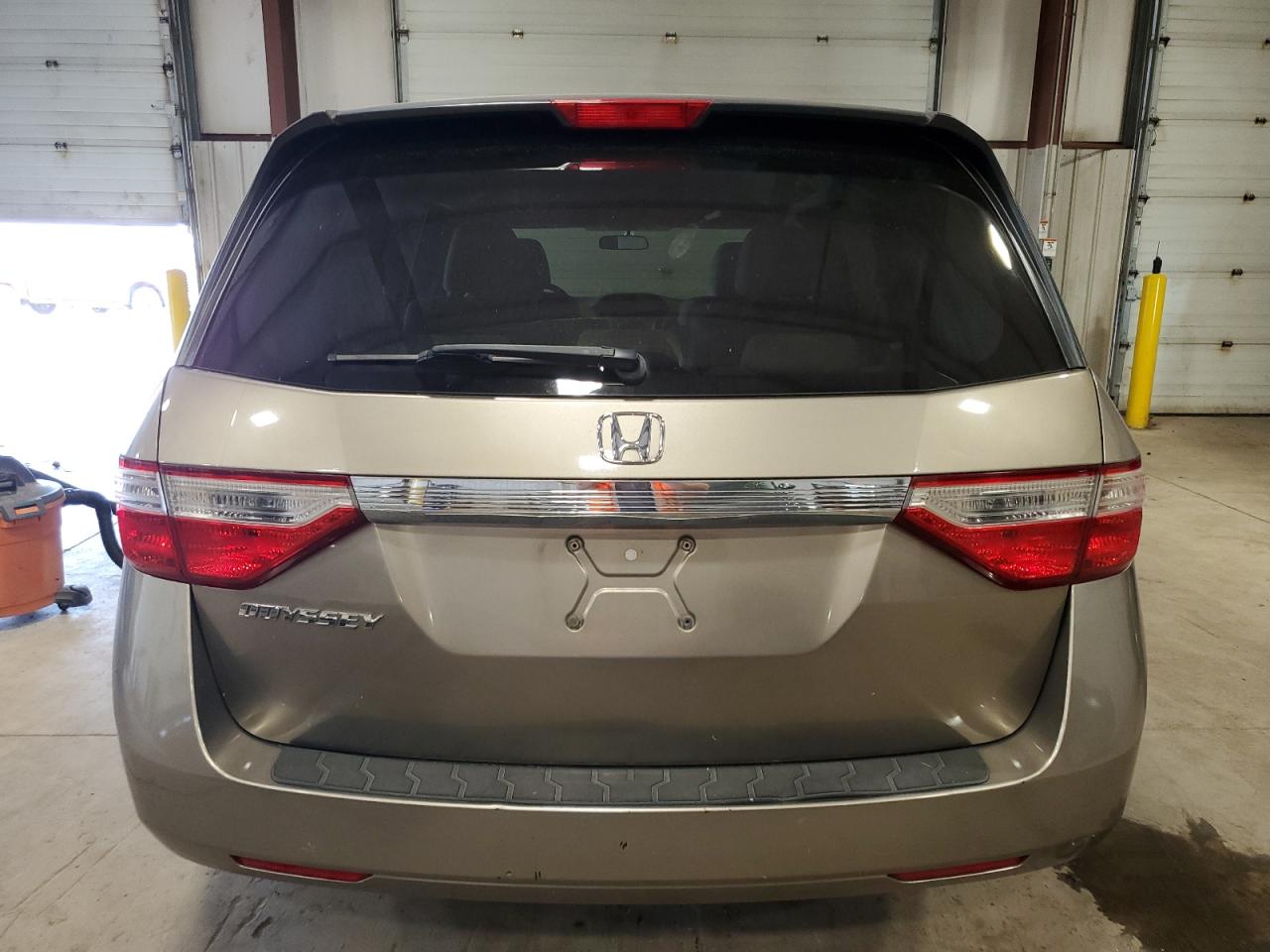 5FNRL5H25CB049735 2012 Honda Odyssey Lx