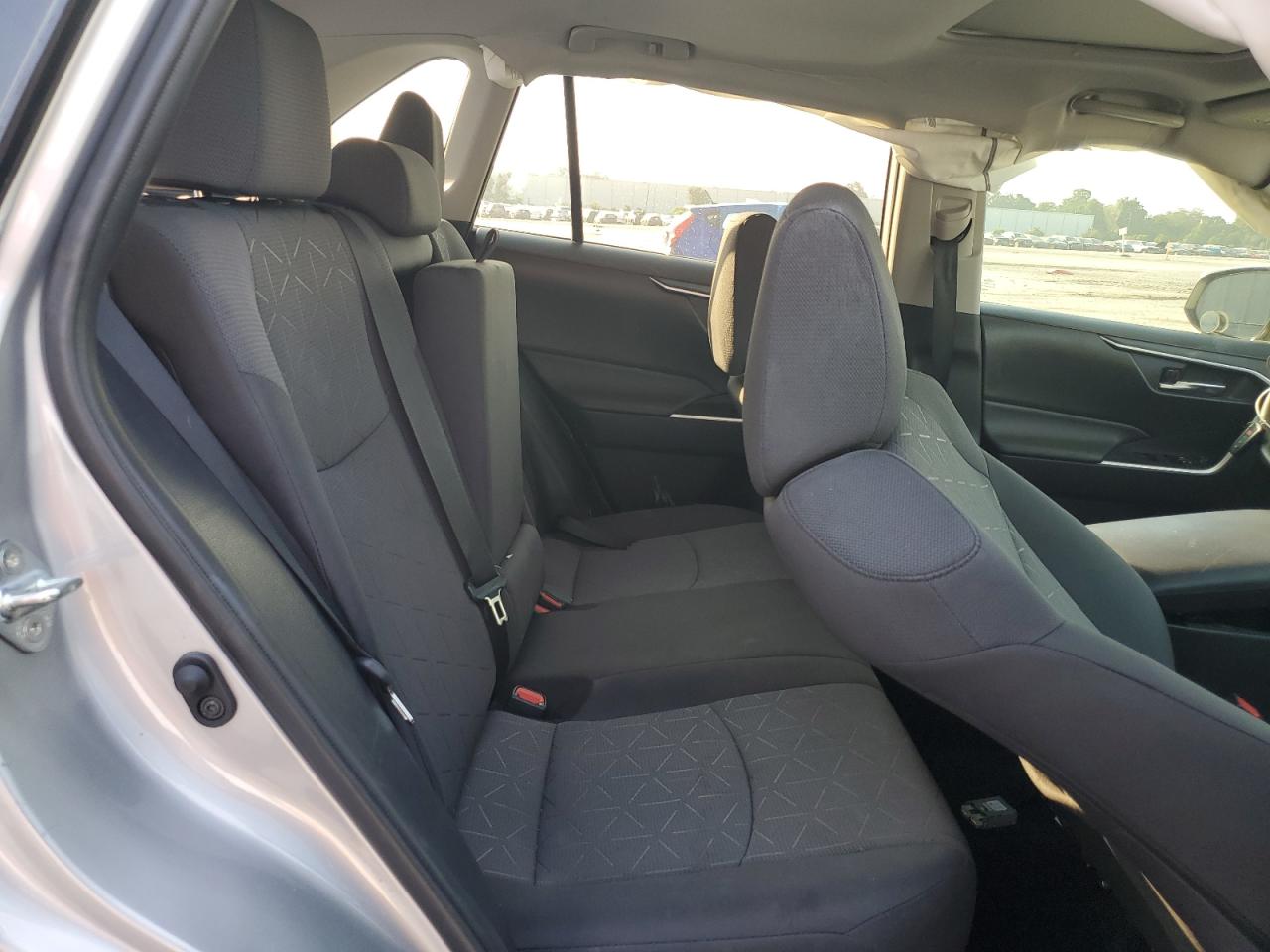 2T3W1RFV6MC098825 2021 Toyota Rav4 Xle