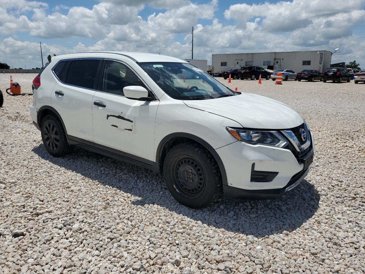 2017 Nissan Rogue S vin: KNMAT2MT1HP557918