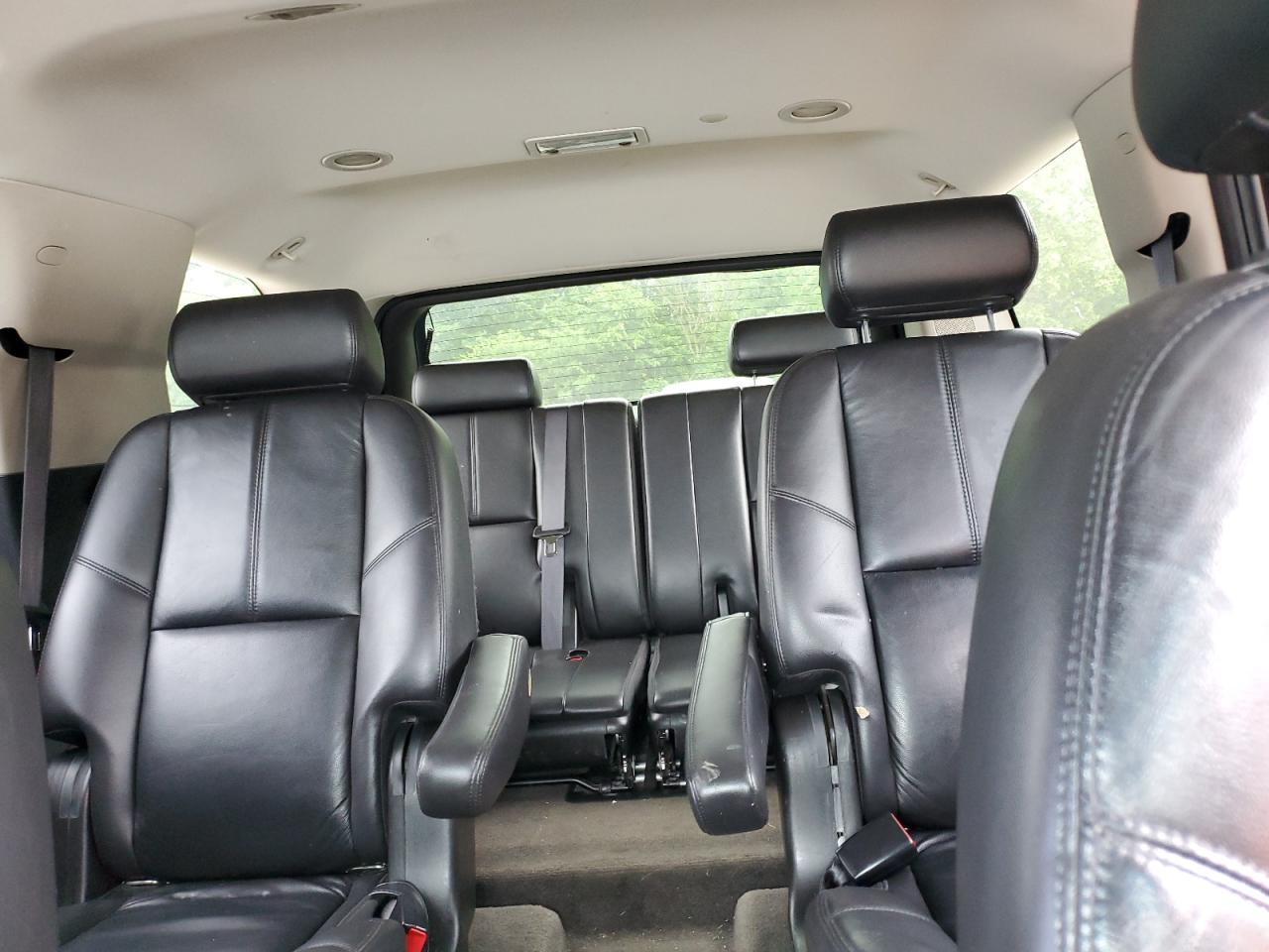 1GNUKBE01AR125125 2010 Chevrolet Tahoe K1500 Lt