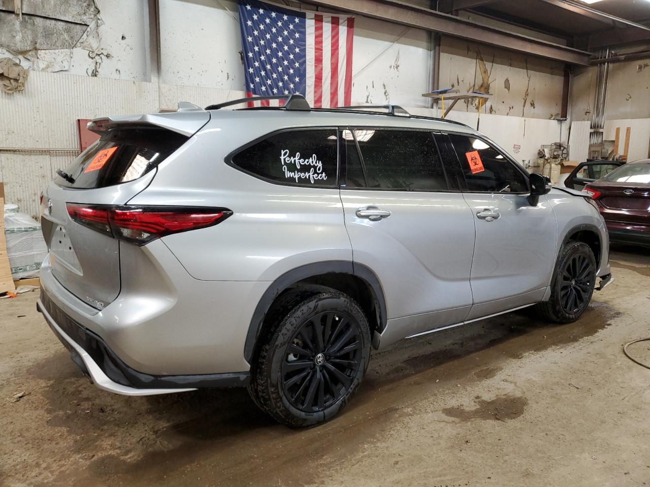 5TDKDRBH7PS017132 Toyota Highlander 2023. Фото: 2