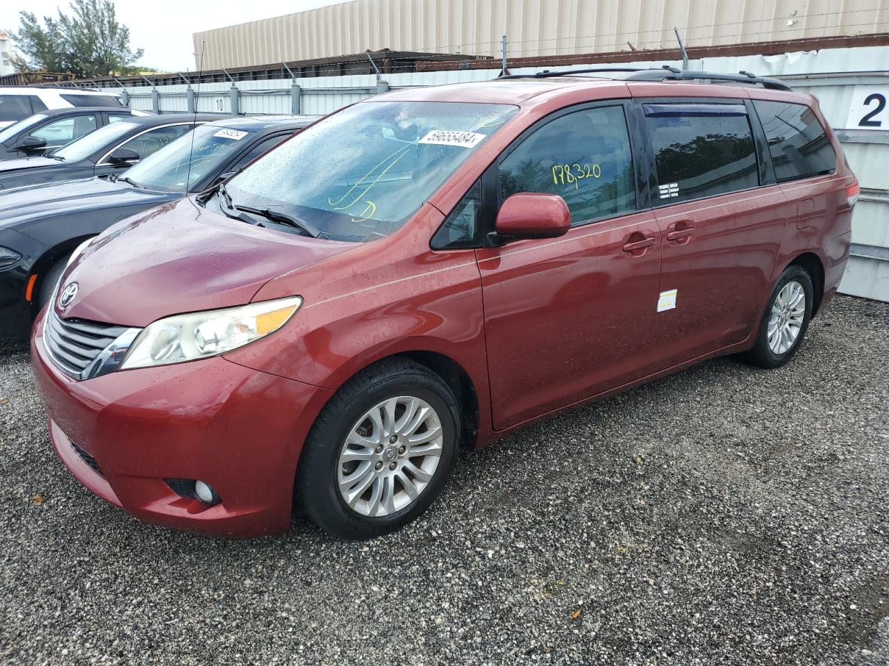 5TDYK3DC9CS186402 2012 Toyota Sienna Xle