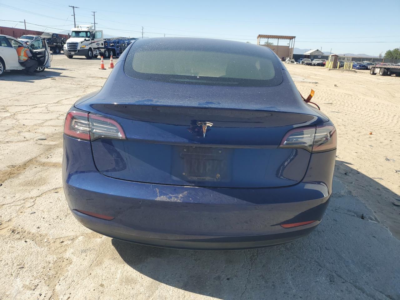 2018 Tesla Model 3 vin: 5YJ3E1EA2JF160292