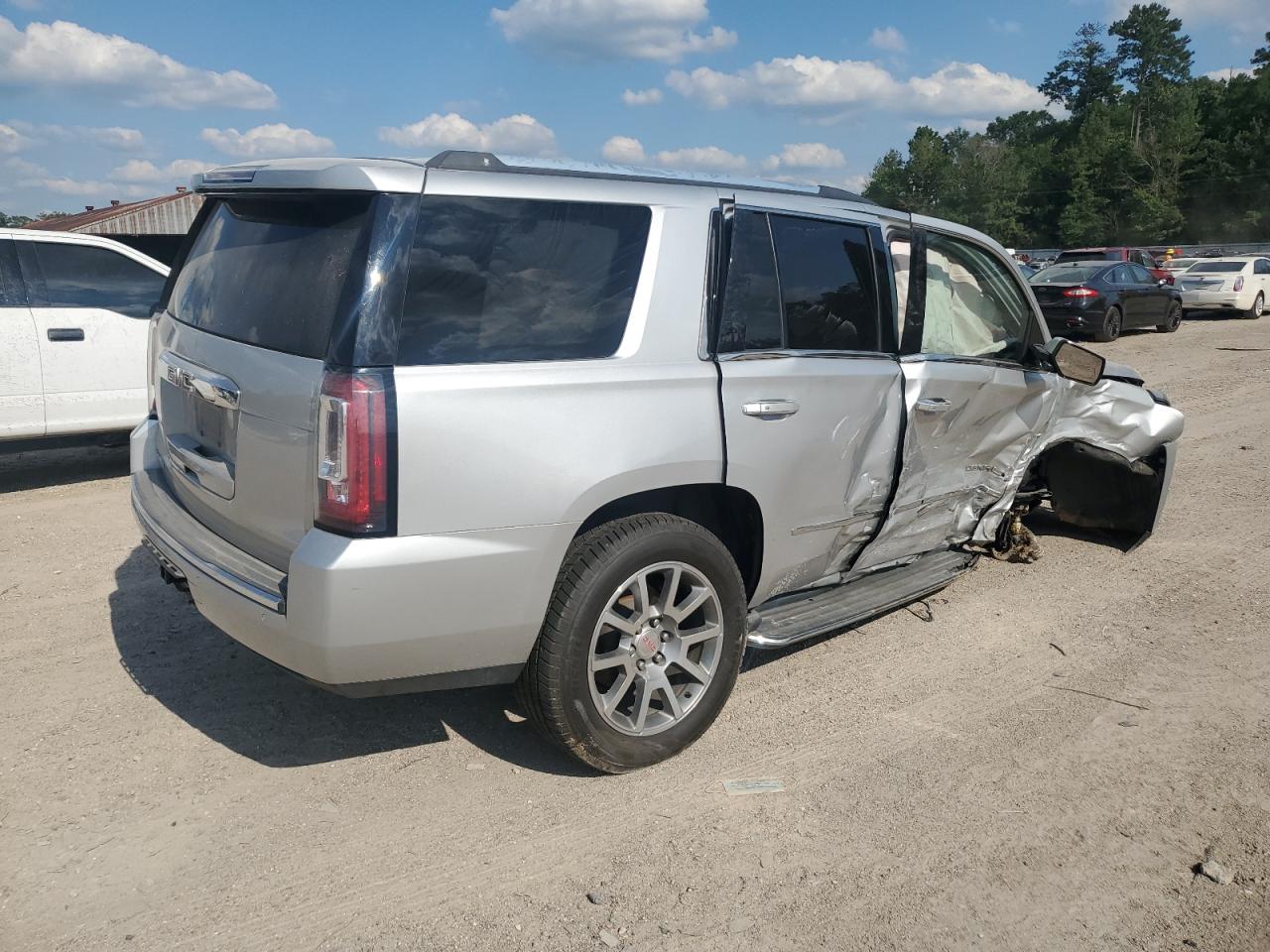 2018 GMC Yukon Denali vin: 1GKS1CKJ1JR238227