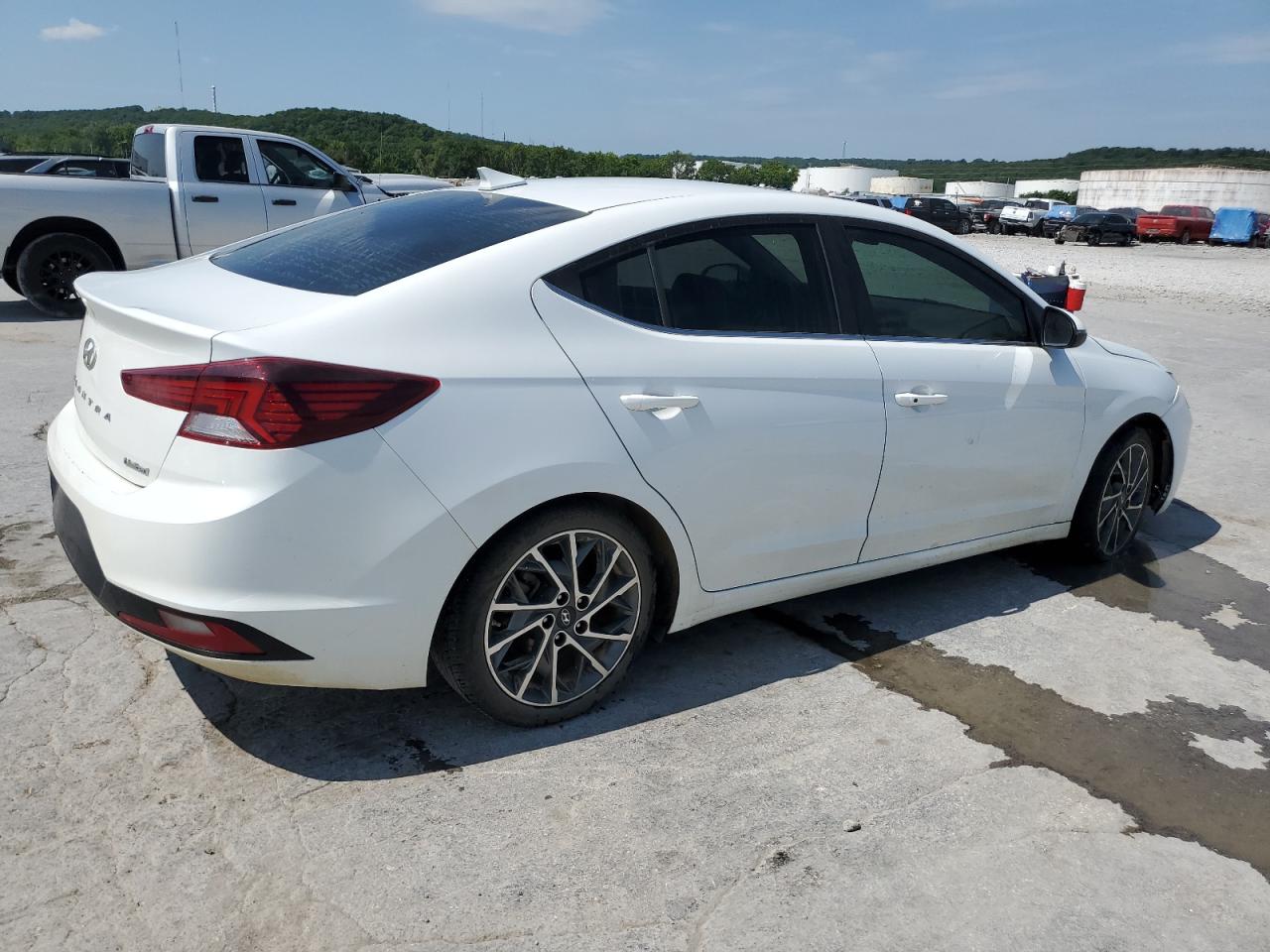 2020 Hyundai Elantra Sel vin: 5NPD84LF9LH546546