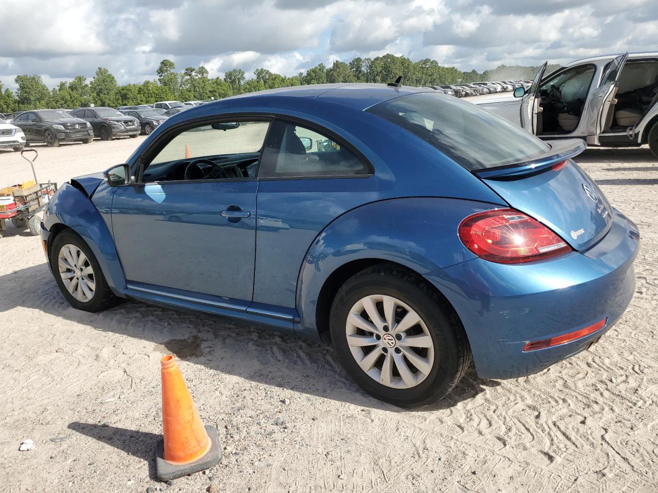 2019 Volkswagen Beetle S vin: 3VWFD7AT3KM714685