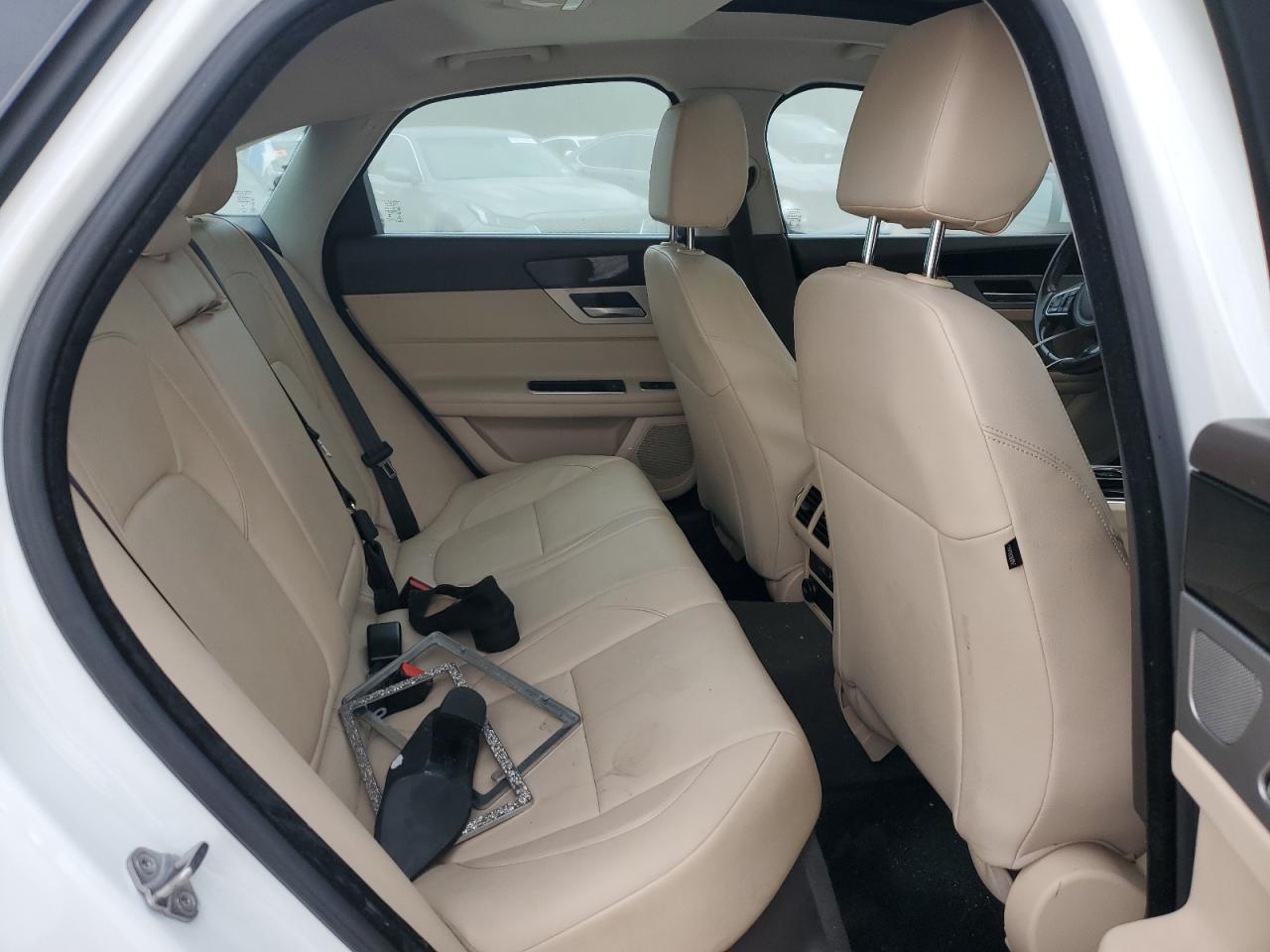 SAJBJ4BV3HCY27850 2017 Jaguar Xf Premium