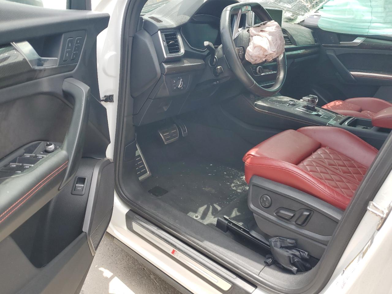 WA1A4AFY9J2086730 2018 Audi Sq5 Premium Plus