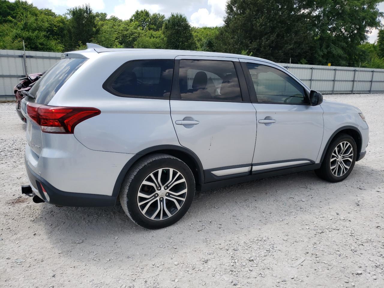 JA4AD2A39HZ034582 2017 Mitsubishi Outlander Es