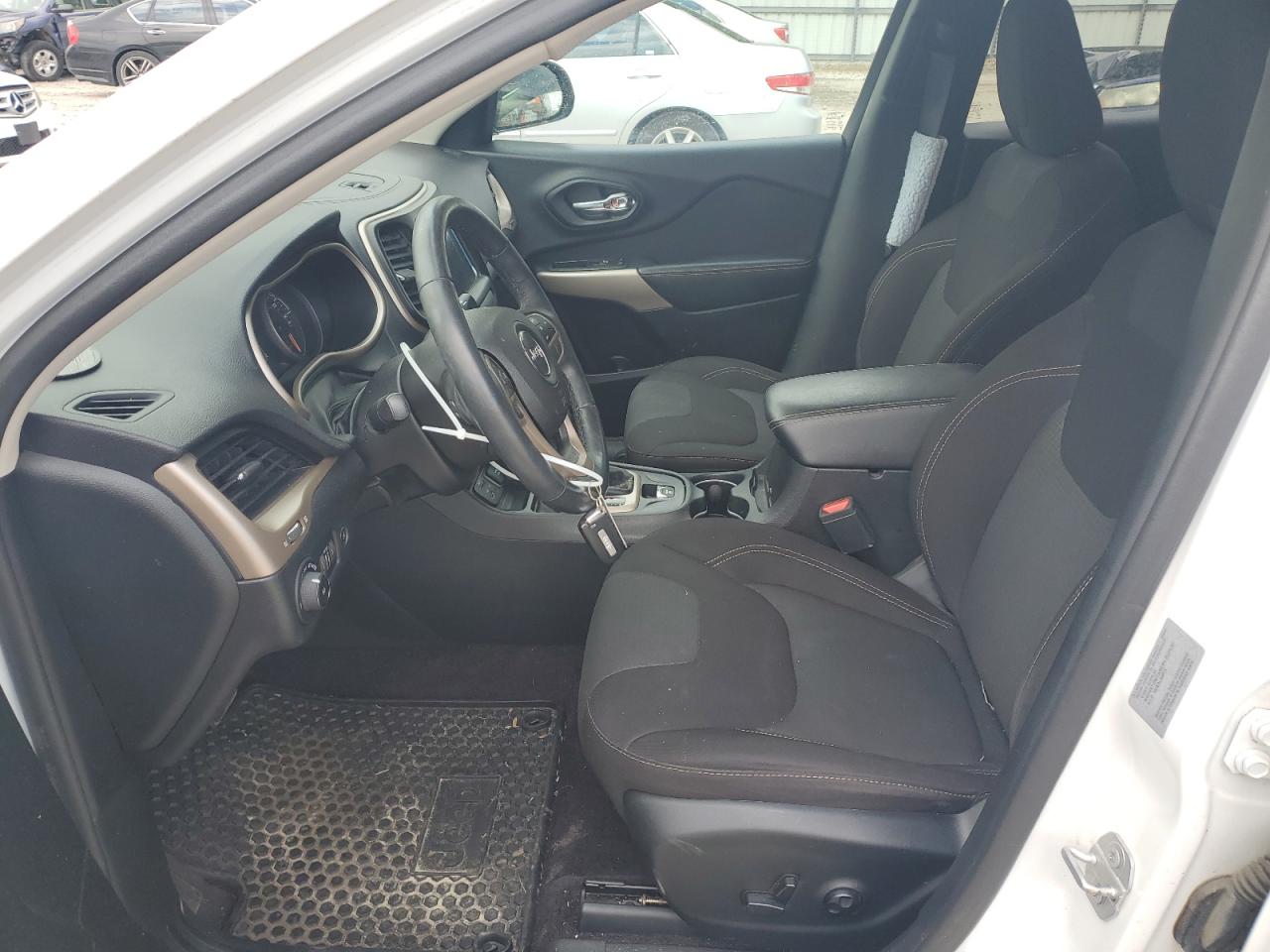 1C4PJLCS6HD214604 2017 Jeep Cherokee Latitude