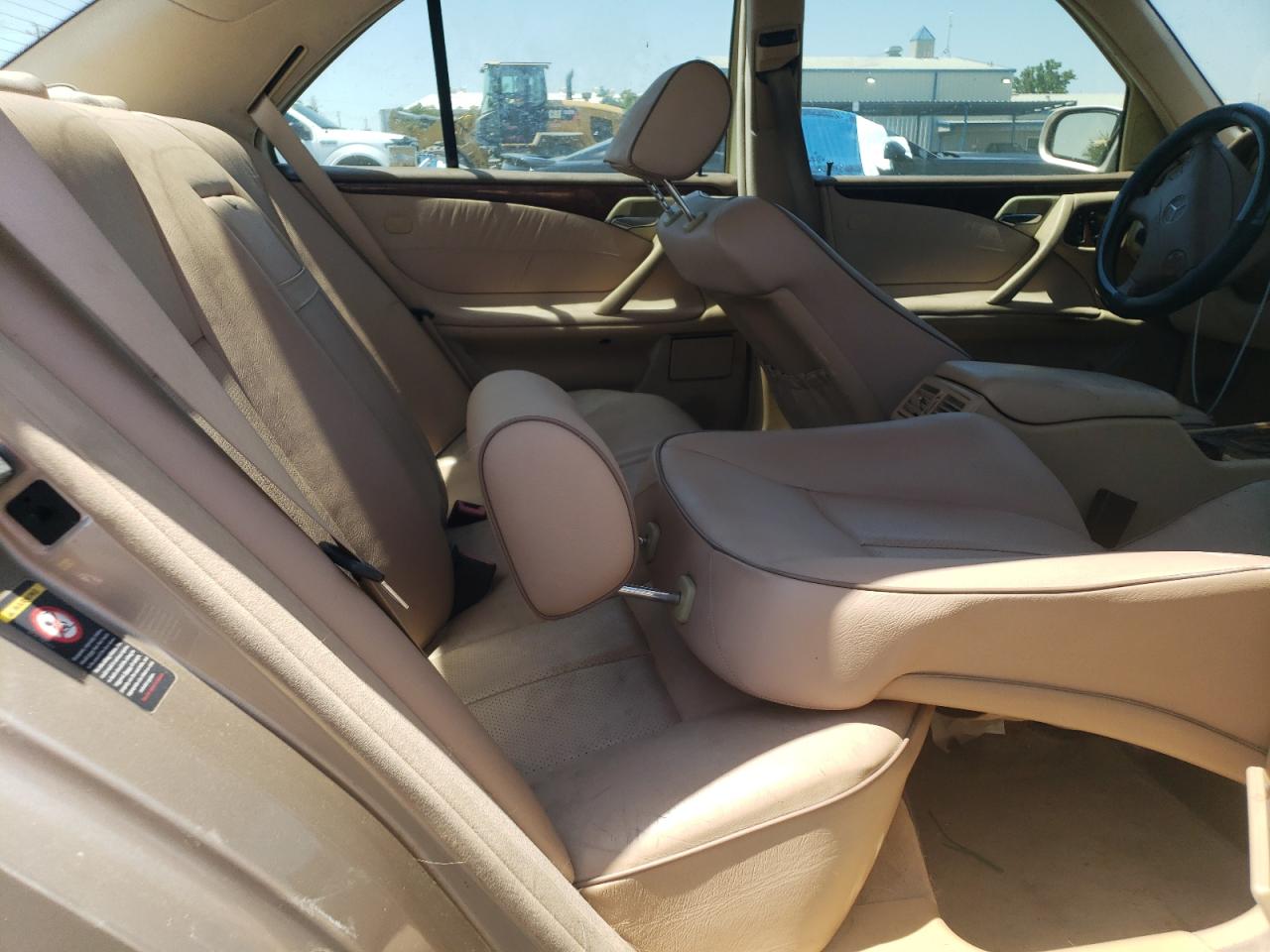 WDBJF65JXYB098699 2000 Mercedes-Benz E 320