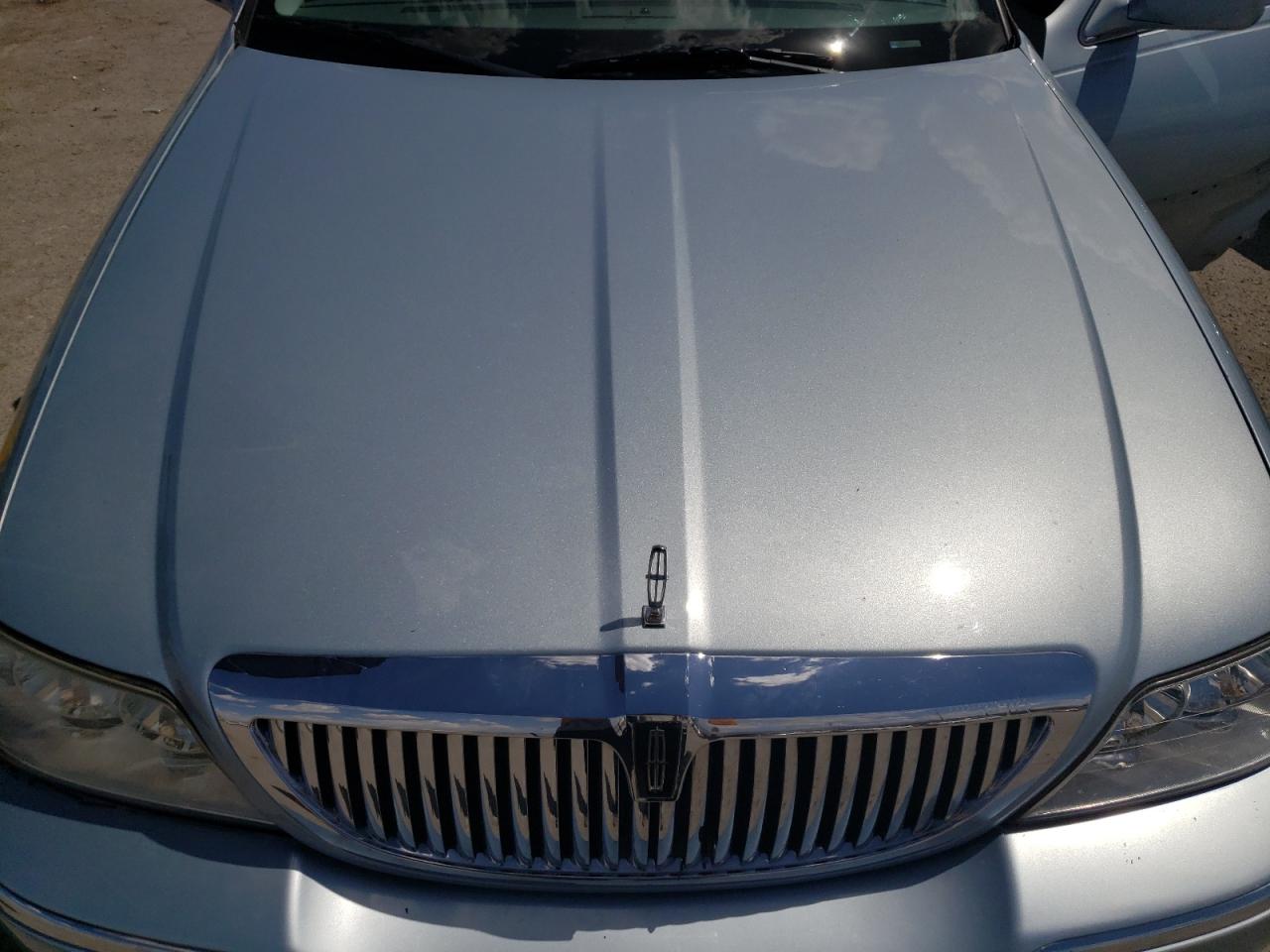 1LNHM81WX5Y654419 2005 Lincoln Town Car Signature