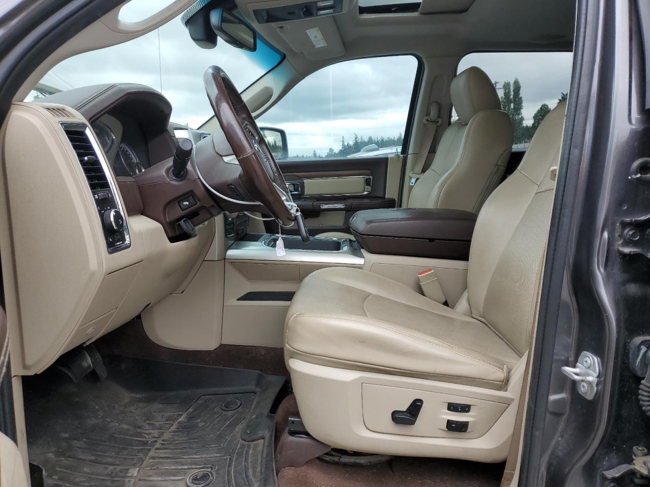 1C6RR7VM8GS282492 2016 Ram 1500 Laramie