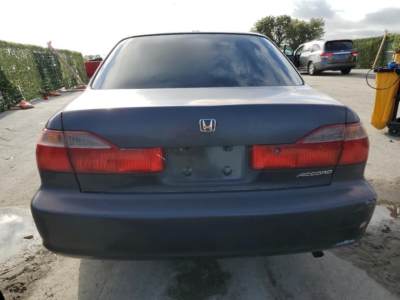 1HGCG5640YA104611 2000 Honda Accord Lx