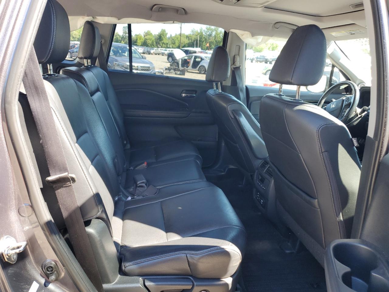 5FNYF6H99GB035820 2016 Honda Pilot Touring