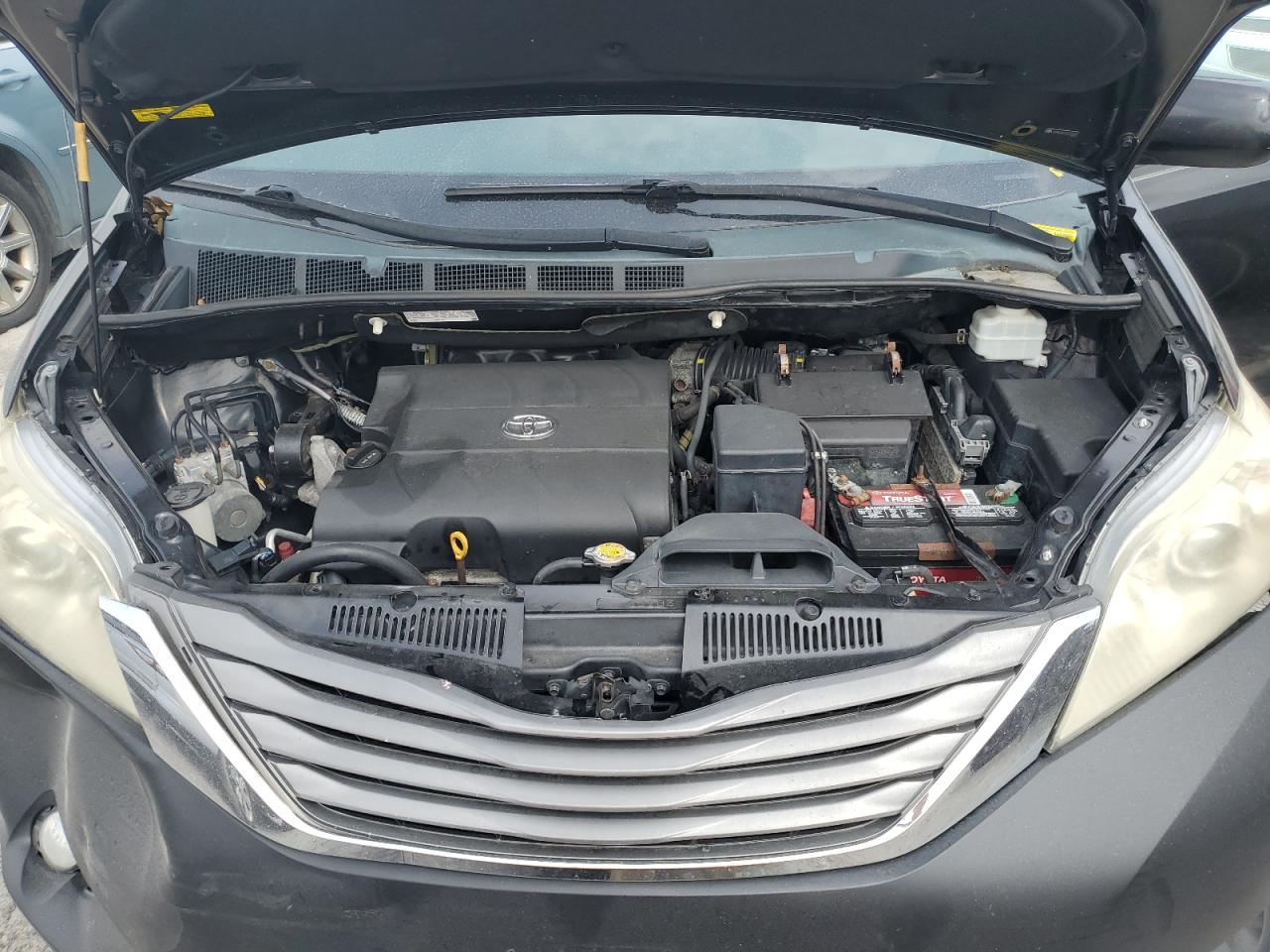 5TDYK3DC7CS245589 2012 Toyota Sienna Xle