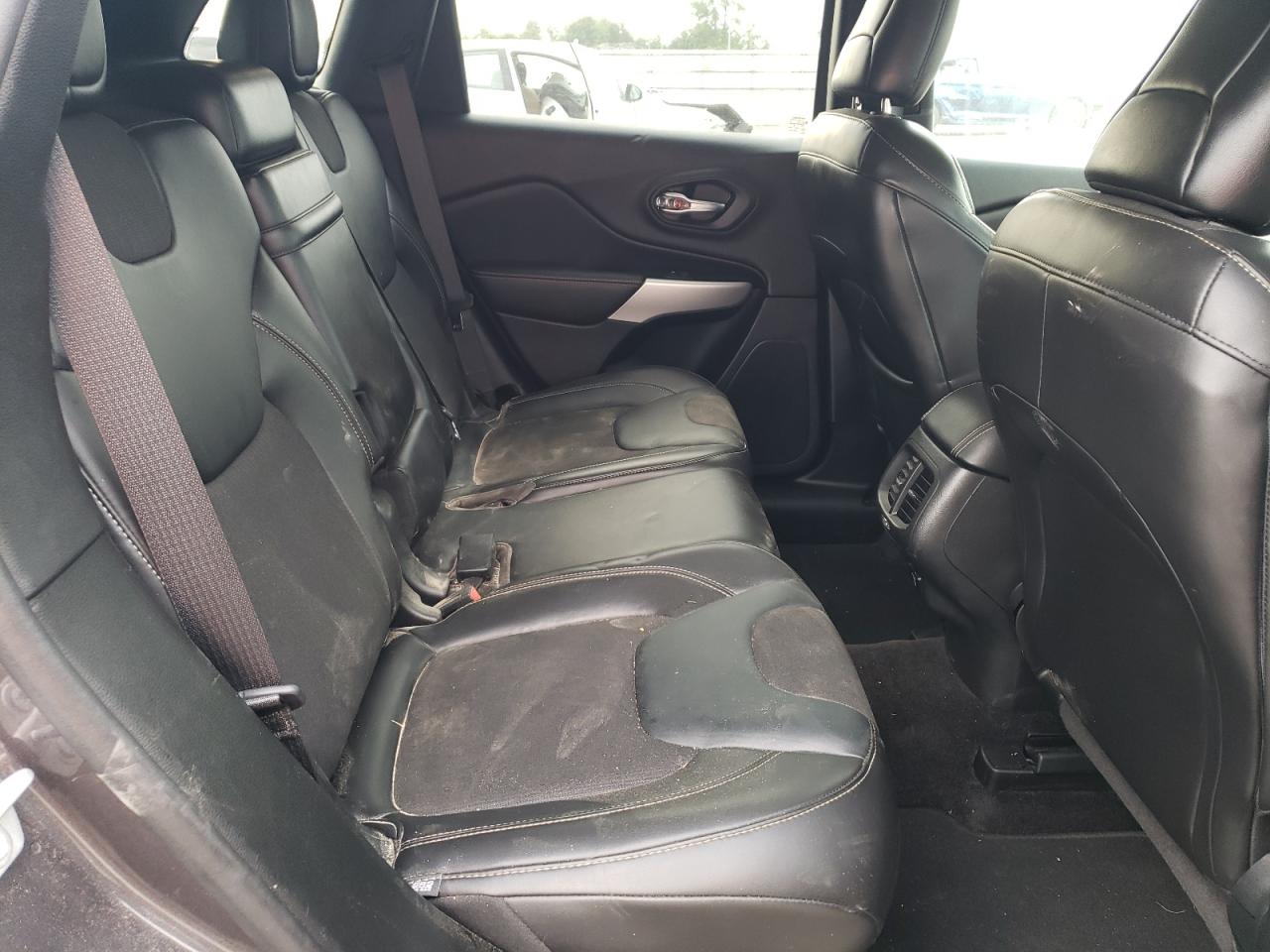 1C4PJLLB1JD504013 2018 Jeep Cherokee Latitude Plus