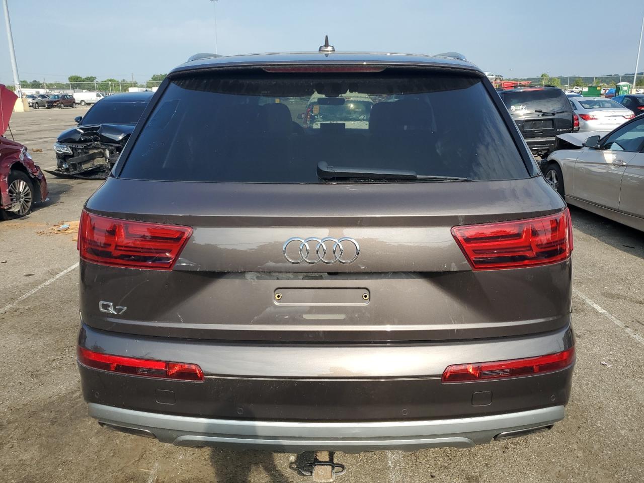 WA1LHAF70KD015359 2019 Audi Q7 Premium Plus