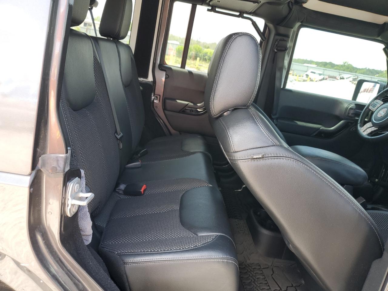 1C4HJWEG5GL238914 2016 Jeep Wrangler Unlimited Sahara