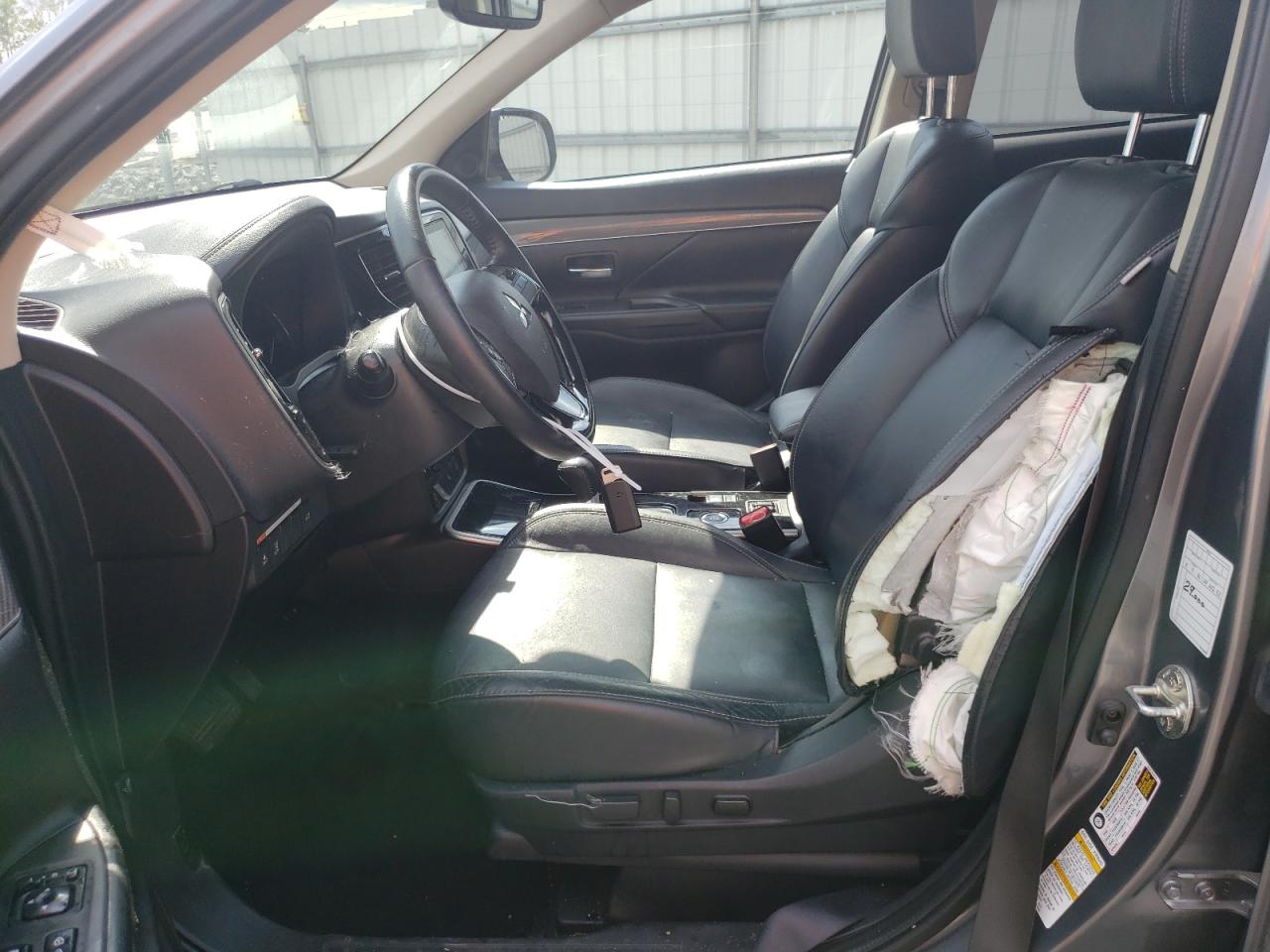 JA4AZ3A39LJ000527 2020 Mitsubishi Outlander Se