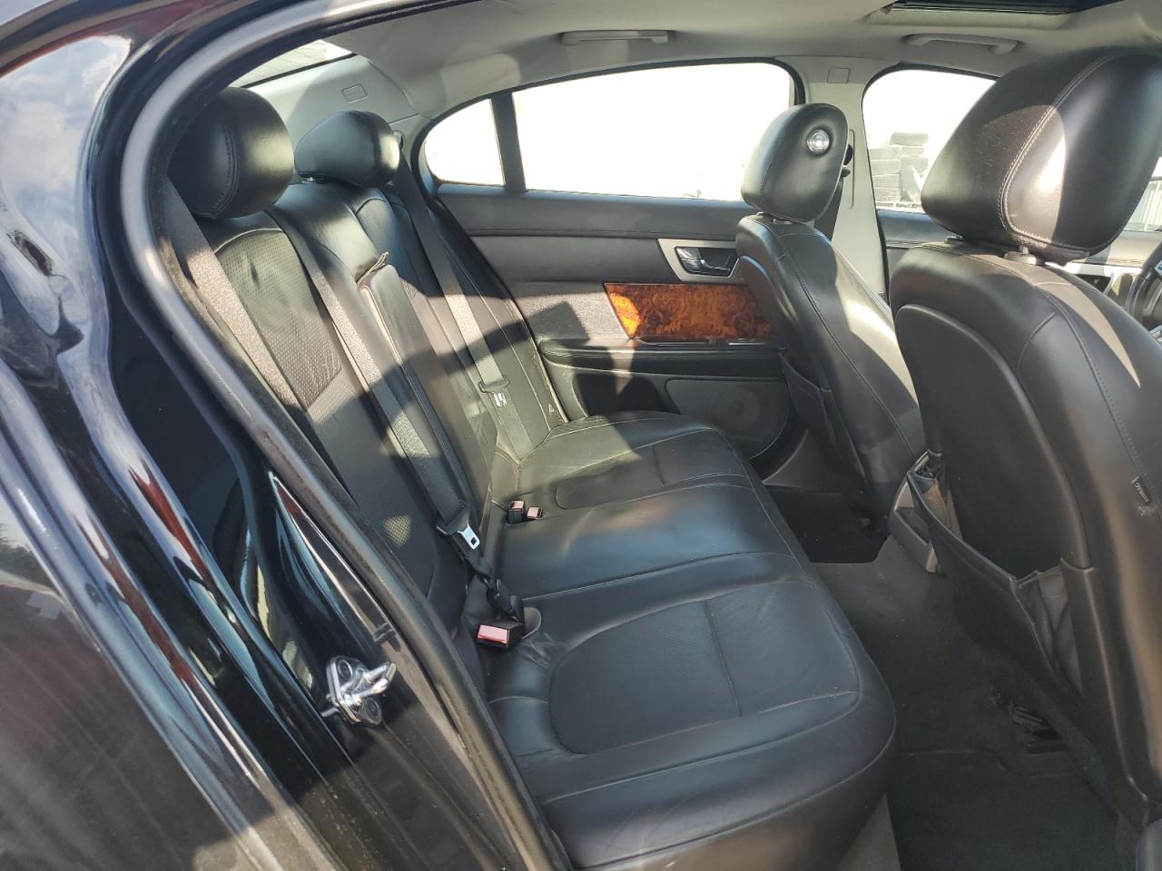 SAJWA0GB9ALR56349 2010 Jaguar Xf Premium