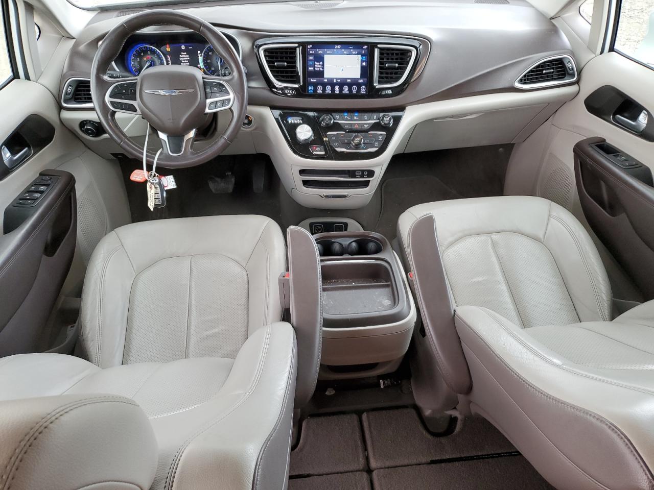 2C4RC1BGXJR237133 2018 Chrysler Pacifica Touring L