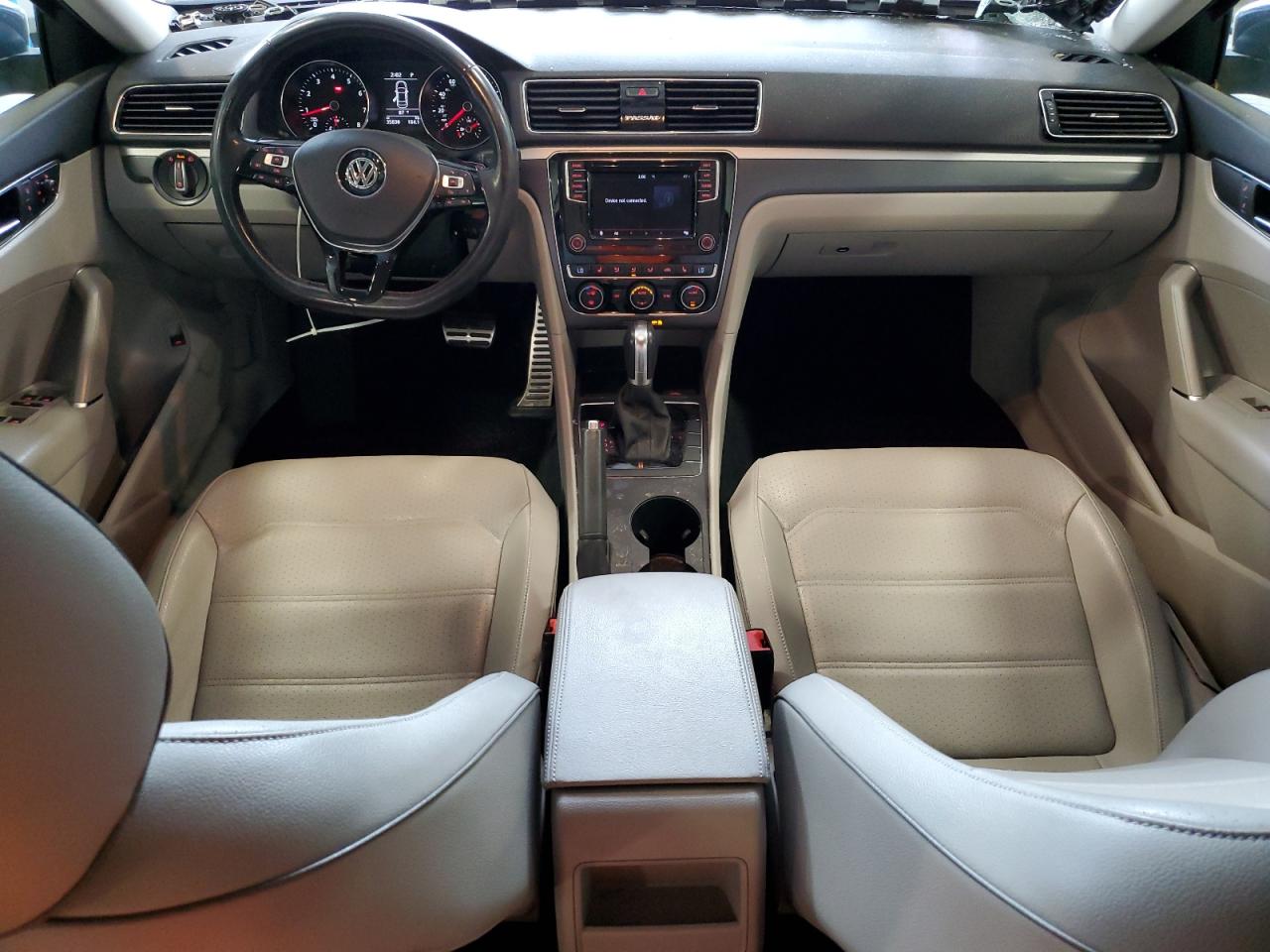 1VWAA7A36JC000827 2018 Volkswagen Passat S